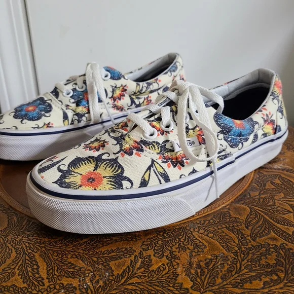 Van's Floral Lace Up Size 5.5 - Picture 4 of 10